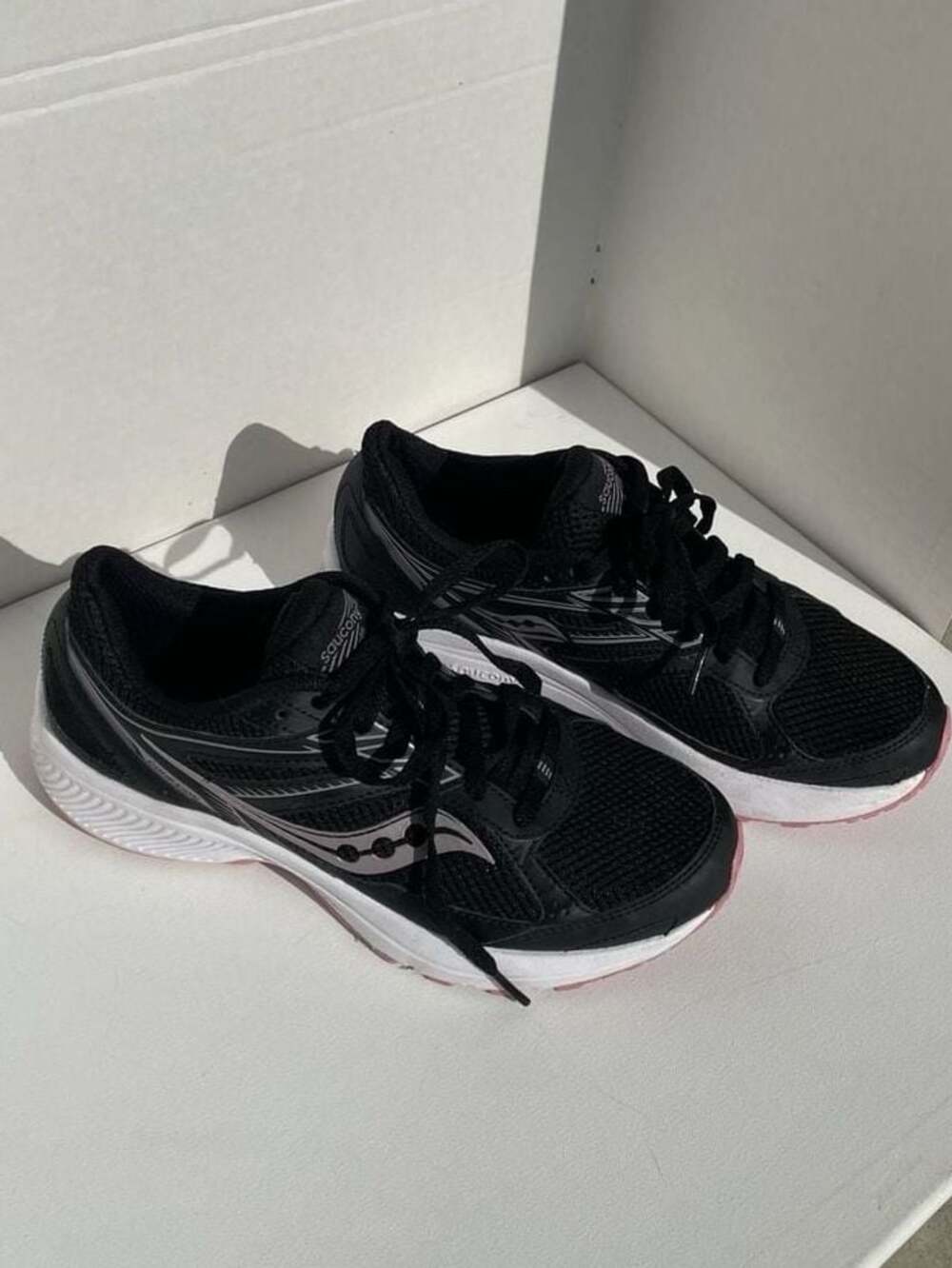 Saucony Women's Cohesion Running Shoes Black Pink.  Excellent condition.